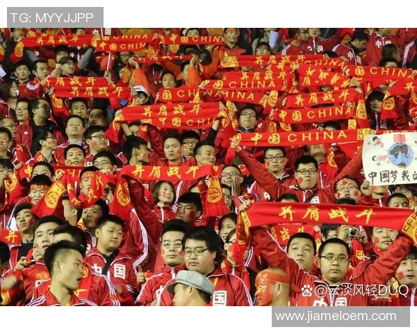 国足球星独特手势引发热议展现赛场激情与团队凝聚力 国足球星独特手势引发热议展现赛场激情与团队凝聚力